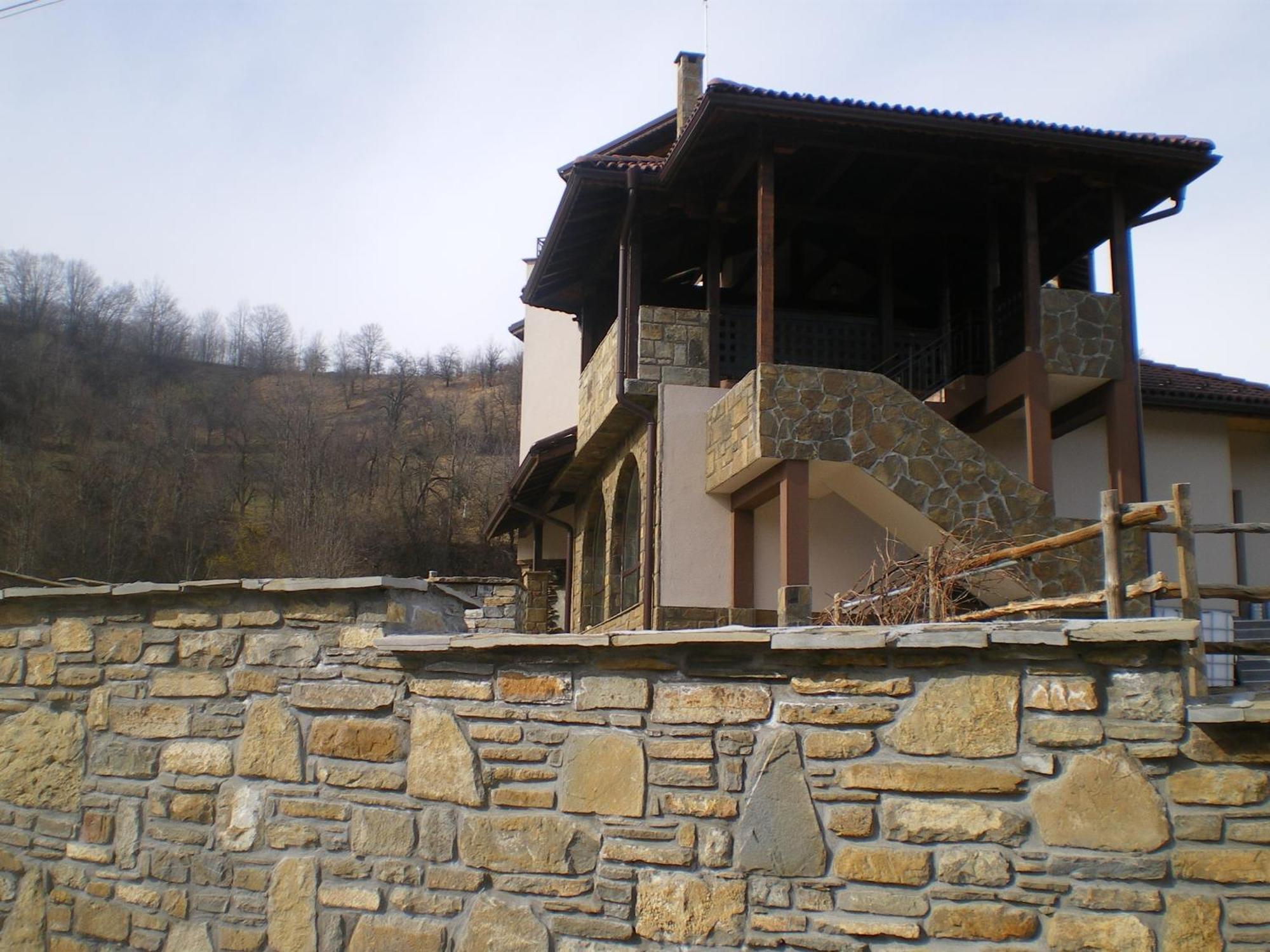 Family Hotel Balkana Aprilzi Exterior foto