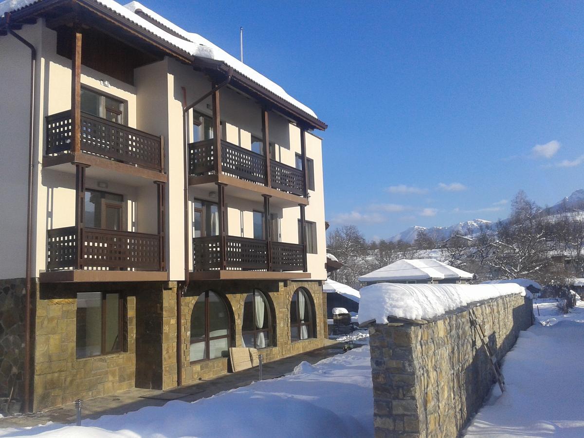 Family Hotel Balkana Aprilzi Exterior foto