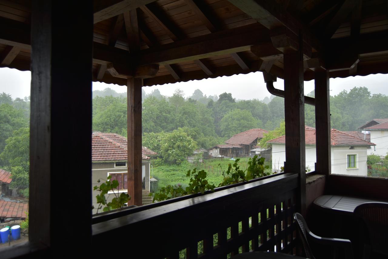 Family Hotel Balkana Aprilzi Exterior foto