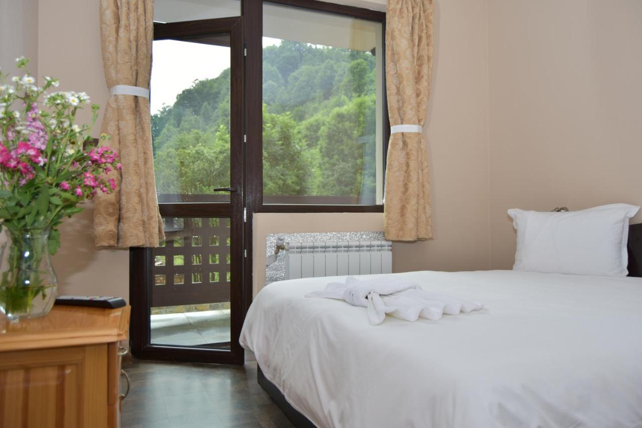 Family Hotel Balkana Aprilzi Exterior foto